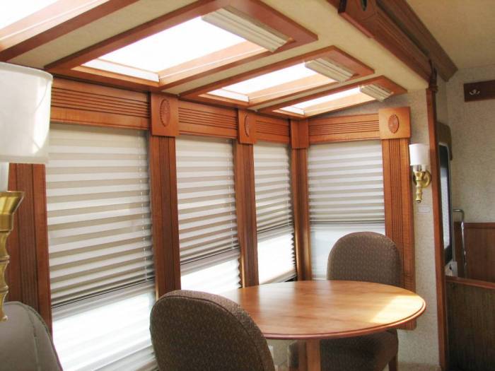 2006 Gulf Stream Voyager with sunroom slideout.