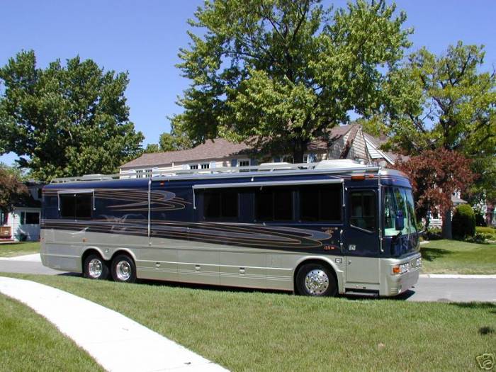 2000 Bluebird Bus Conversion