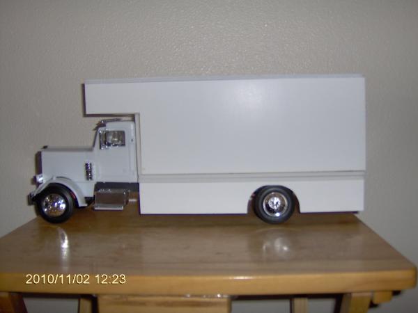 IM000506  This is a model of what I plan to build.  The box is 20' and the bunk above the cab is 5'  total roof length is 25'